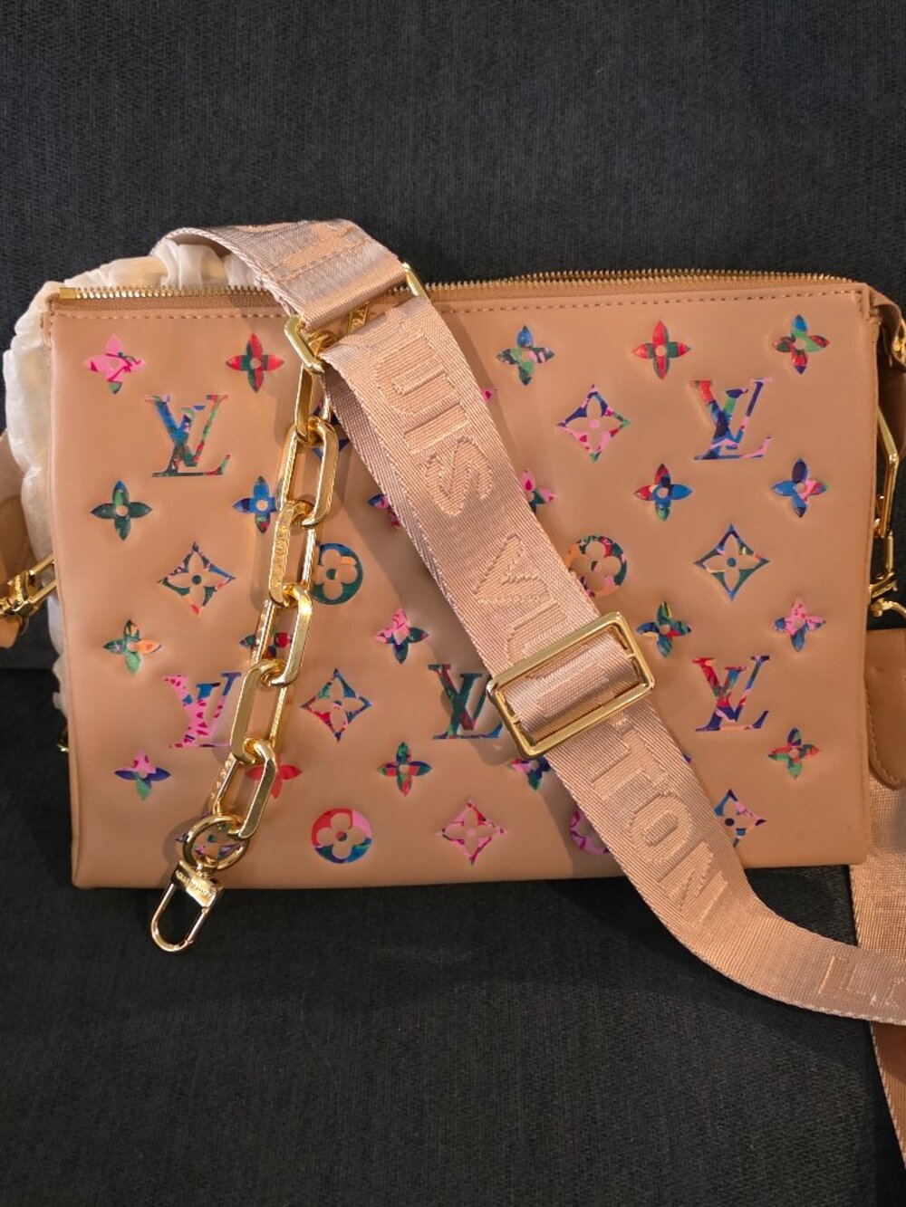 Stunning bag with 2 removable straps